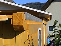 � A. Pilcher; Die Schiene ist aus Niro und mit knapp 100 Schrauben befestigt.