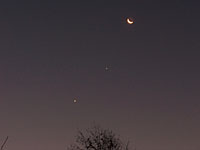  Katja Mllenbruck; Venus, Jupiter und Mond am 9.11.2004 7:06 Uhr MEZ; Kodak Digitalkamera DX 6490 auf Stativ.