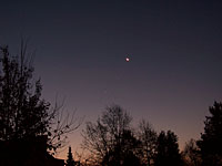  Katja Mllenbruck; Venus, Jupiter und Mond am 9.11.2004 7:07 Uhr MEZ; Kodak Digitalkamera DX 6490 auf Stativ.