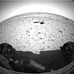 (c) NASA/JPL; Blick vom Rover Spirit auf seine Landeplattform. 15.01.2004